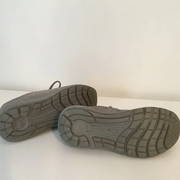 Under Armour Gray Athletic Shoes sneakers - Picture 7 of 8
